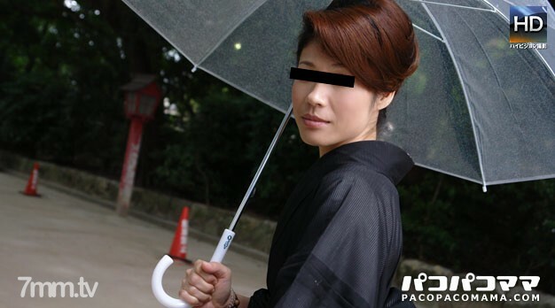 061412-668 一個美麗的寡婦，在哀悼中看起來很好 视频封面
