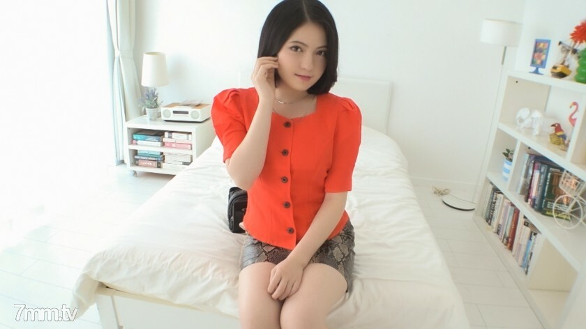 SIRO-3949 【第一槍】【白皙美人】【敏感零食小姐姐】晚上下班前回來打工。下班前來的零食小姐姐好多次帶著陽具過世了..申請業餘，第一次AV拍攝101 视频封面